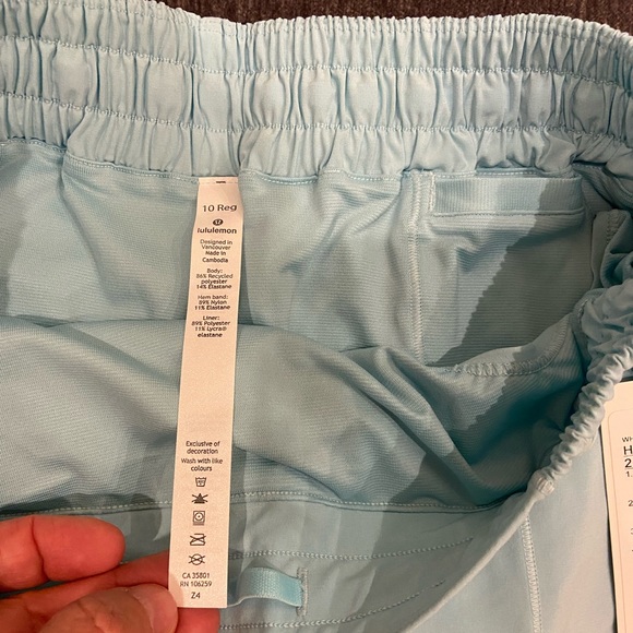 NWT Lululemon Hotty Hot LR Short 2.5" *Lined - Picture 15 of 16